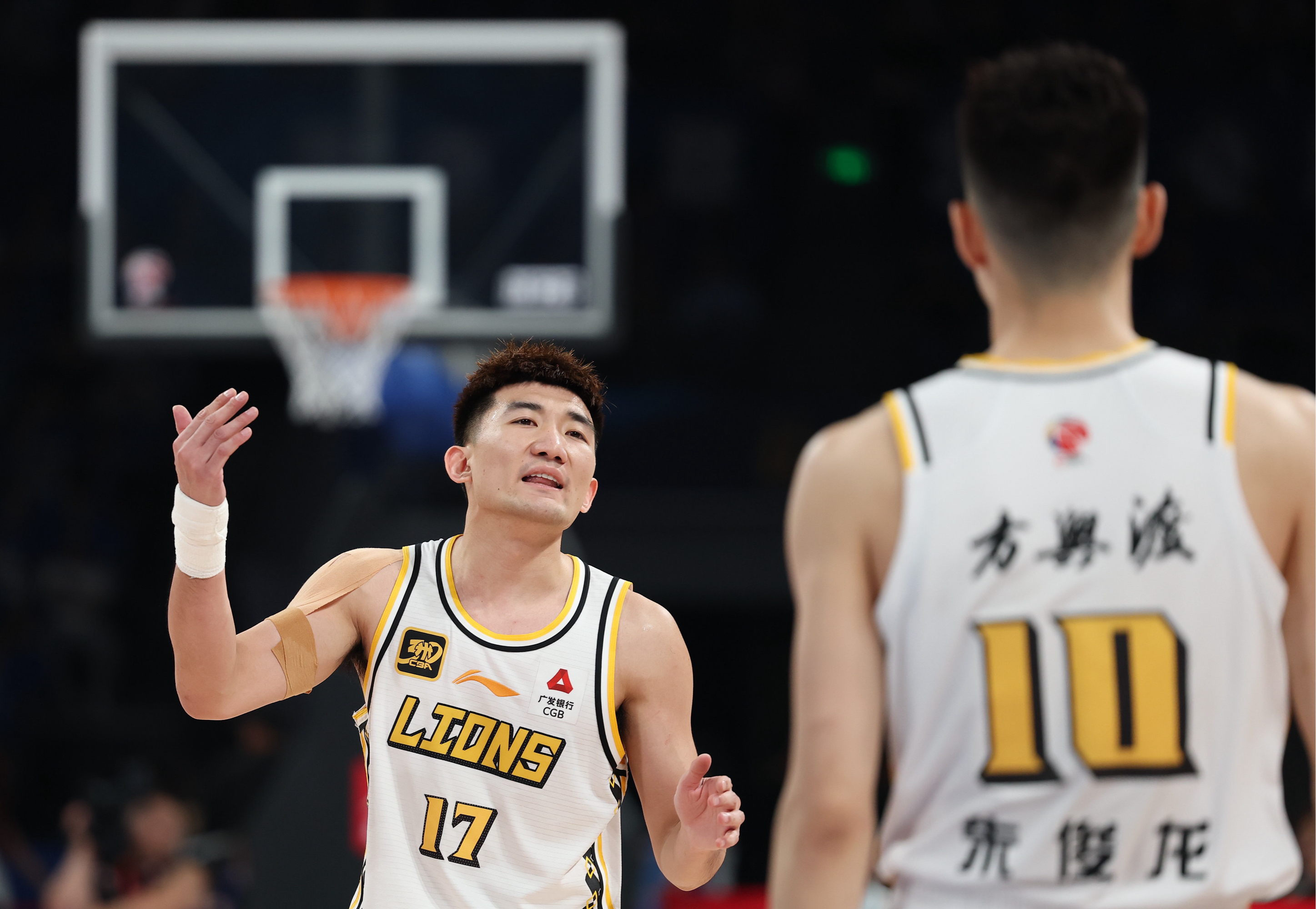 包含某CBA球队迎战强敌，实力备受考验的词条
