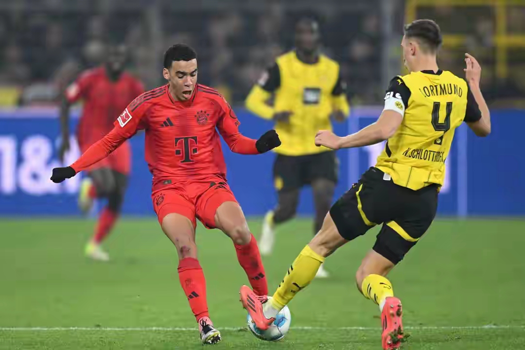 拜仁慕尼黑后防稳固零失球连续多场比赛的简单介绍