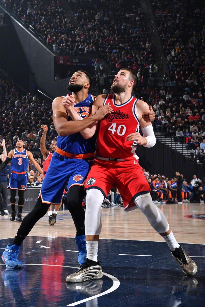 鹈鹕鏖战尼克斯，布克扛起全队的简单介绍