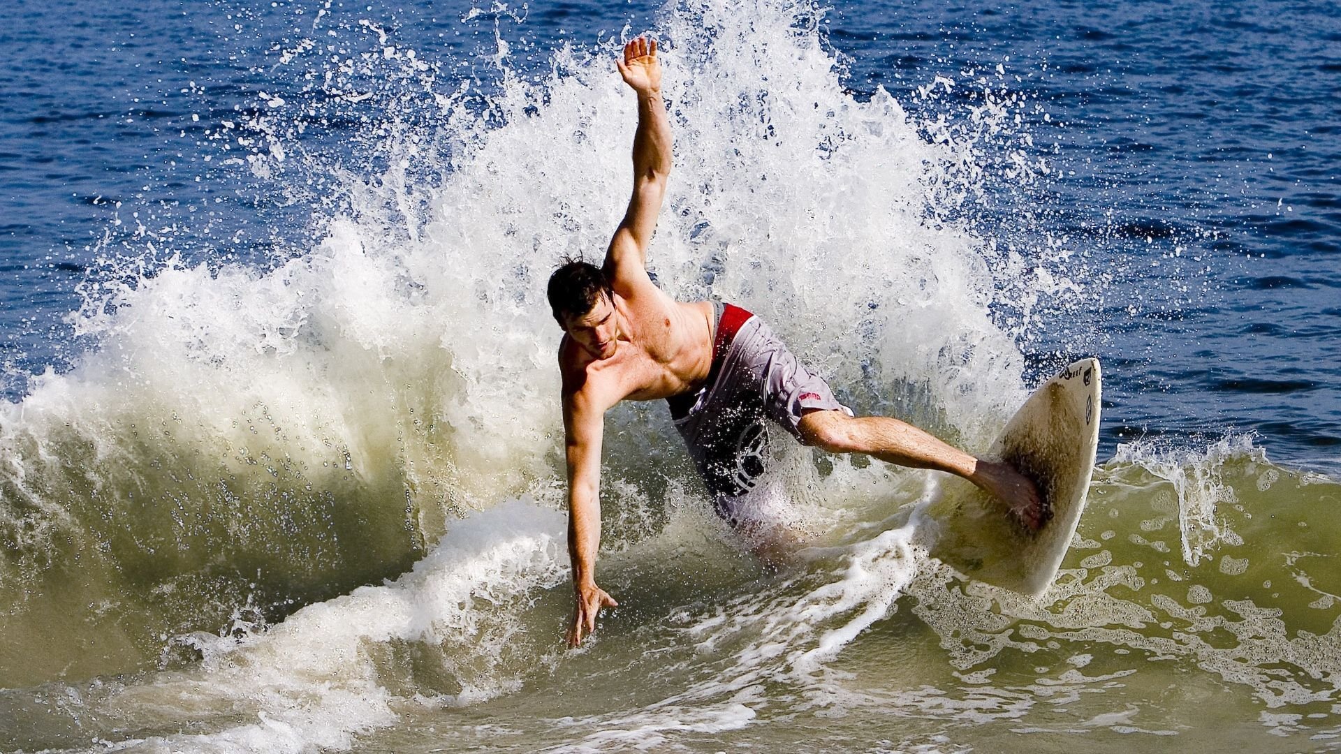 杰伦·格林彻底打爆防线,新疆队正面击溃开拓者,一场战术与意志的完胜